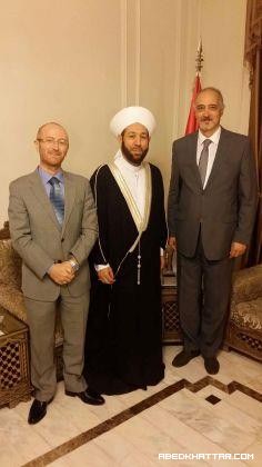 النمس يدخل الى القفص الذهبي