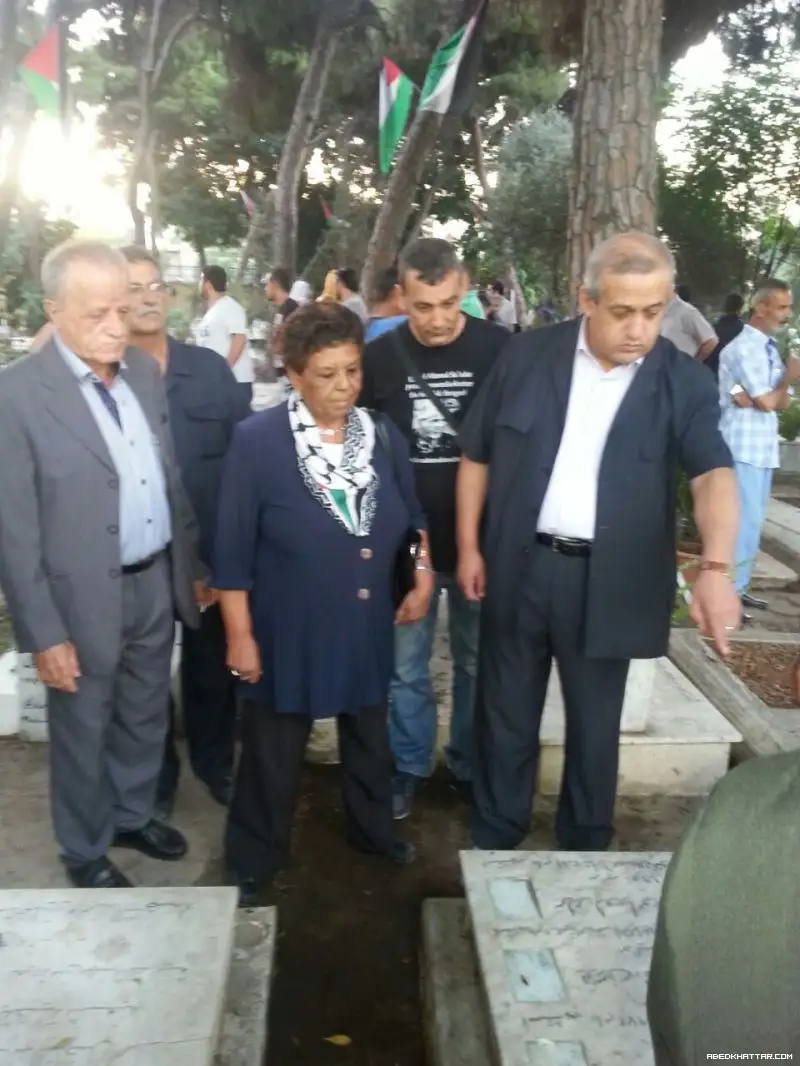 وفد قيادي من الجبهة الشعبية زار مقبرة شهداء الثورة الفلسطينية في بيروت