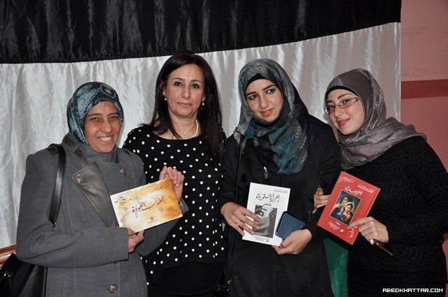 الشاعرة انتصار الدنان أحيت أمسية شعرية في مخيم عين الحلوة