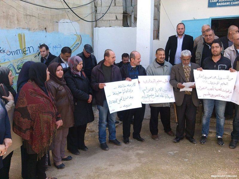 اعتصام  امام مكتب مدير خدمات الانروا في مخيم البداوي