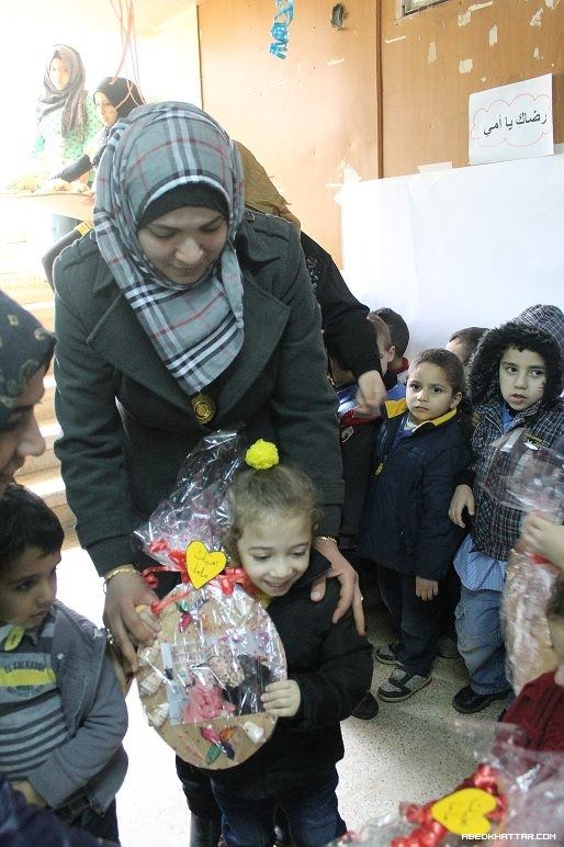 مؤسسة بيت اطفال الصمود في مخيم البداوي تكرم الامهات بمناسبة عيد يوم الام
