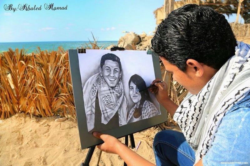 بالصور .. رسام فلسطيني يرسم لوحة للفنان محمد عساف والفنانة ميرنا عيسى