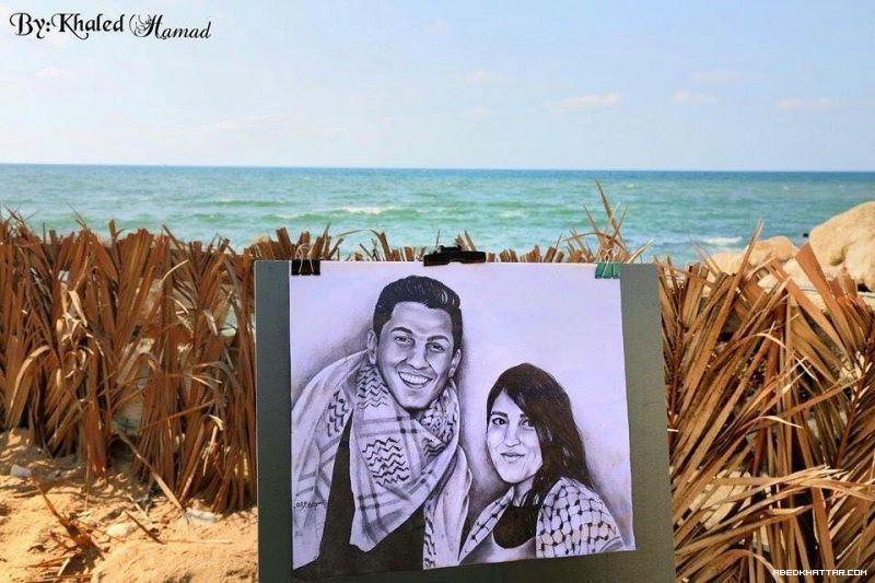 بالصور .. رسام فلسطيني يرسم لوحة للفنان محمد عساف والفنانة ميرنا عيسى