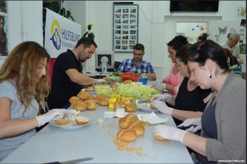 الجالية العربية الالمانية المستقلة تقدم مساعدات الى اللاجئين السوريين الجدد في برلين