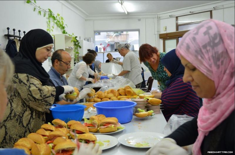 الجالية العربية الالمانية المستقلة تقدم مساعدات الى اللاجئين السوريين الجدد في برلين