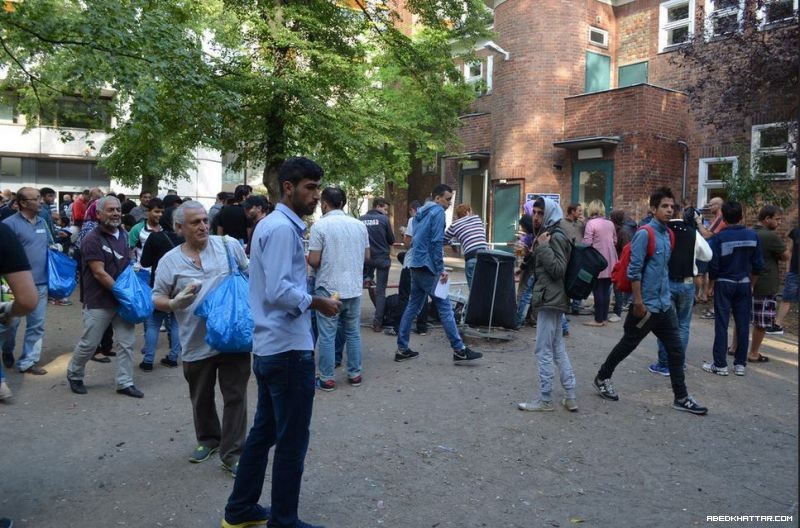 الجالية العربية الالمانية المستقلة تقدم مساعدات الى اللاجئين السوريين الجدد في برلين