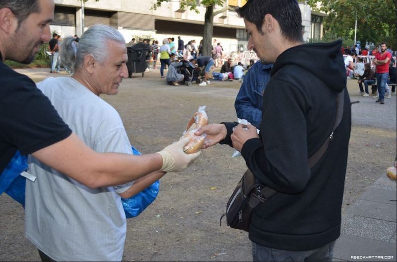 الجالية العربية الالمانية المستقلة تقدم مساعدات الى اللاجئين السوريين الجدد في برلين