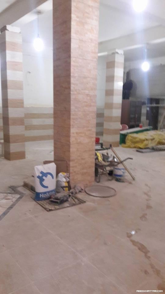 انشاء قاعة عزاء مسجد الخليفة عمر بن الخطاب أثناء الترميم قبل النهاية في مخيم البداوي