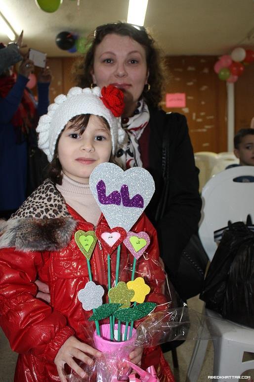 نشاطات مؤسسة بيت اطفال الصمود في مخيم البداوي بتكريم الامهات