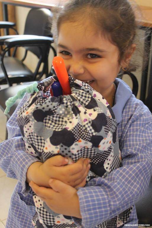 توزيع هدايا من أطفال اليابان الى أطفال مخيم البداوي